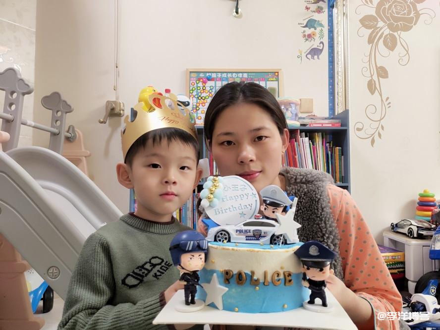 人类幼崽岩书小朋友四周岁生日记录